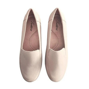 New Trotters Flat Loafers Women’s Size 9.5 M Off-White Nude Slip-On